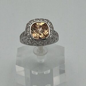 Elegant Statement Ring – Silver-Tone Setting